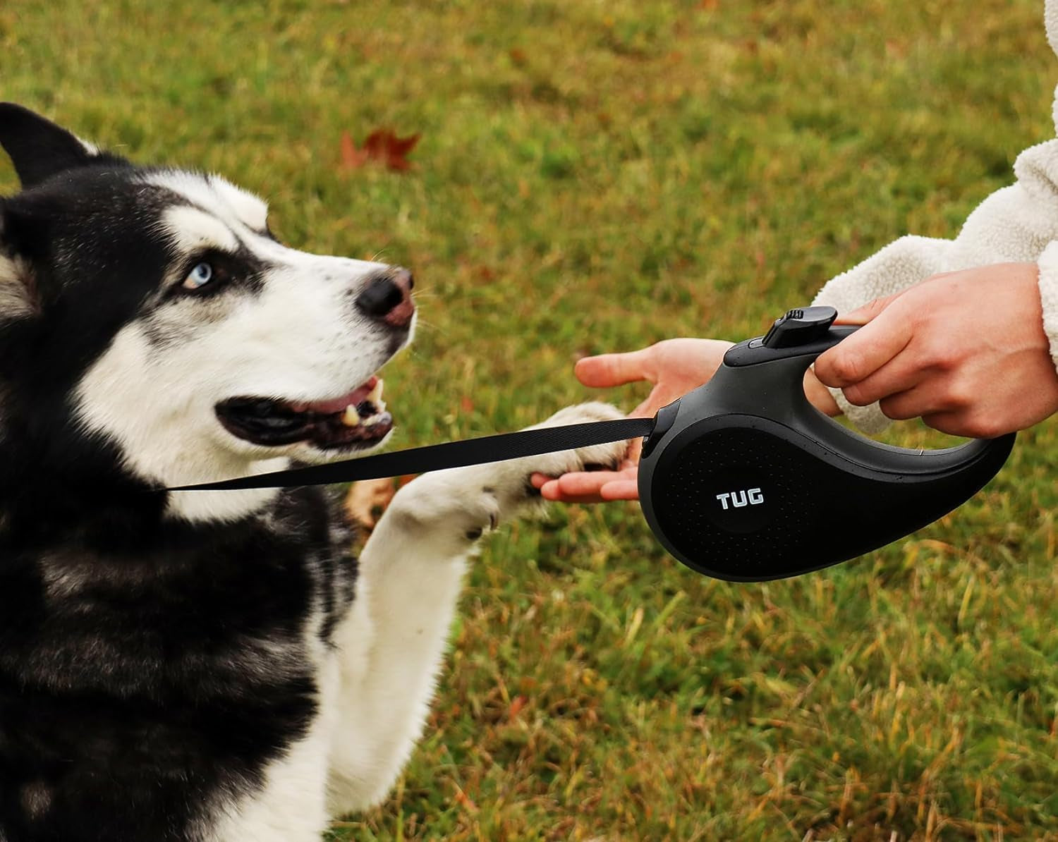 Glam 360° Tangle-Free Retractable Dog Leash with Anti-Slip Handle