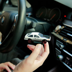 AE86 Drifting Dashboard Ornament – Alloy Spin Car Model, Dynamic Rotating Interior Decoration, Follows Vehicle Turns – Mini Car Accessory
